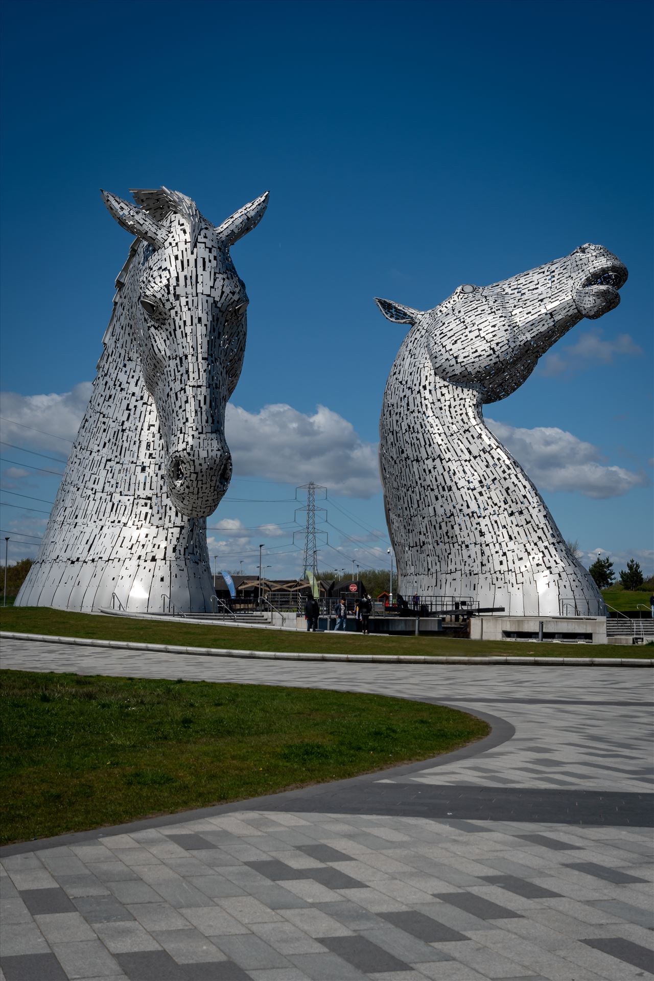 \'The Kelpies\', Falkirk, Scotland - Built of structural steel with a stainless steel cladding, The Kelpies are 30 metres high and weigh 300 tonnes each. Construction began in June 2013, and was complete by October 2013. by Graham Dobson Photography